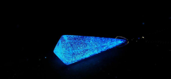 BLUE COMET CRYSTAL 暗闇では神秘的な光を放ちます。 ラフォルム ガラスジュエリー ガラスアクセサリー