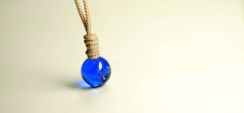 Skyblue planet 内部に細かく煌く銀箔を散りばめています。 ラフォルム ガラスジュエリー ガラスアクセサリー