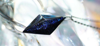 BLUE PLANET DIAMOND ～ Large universe ～ 内部には無数の美しいブルーのラメが煌きます。 ラフォルム ガラスジュエリー ガラスアクセサリー