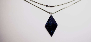 BLUE PLANET DIAMOND ～ Large universe ～ 特徴的なステンレス製渦巻チェーン付き。 ラフォルム ガラスジュエリー ガラスアクセサリー