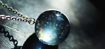 Chic Universe ～ sphere ～ 存在感のあるサイズの美しい球体ペンダント。 ラフォルム ガラスジュエリー ガラスアクセサリー
