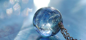Chic Universe ～ sphere ～ ブルーグレーの淡い色味をベースに、優しい煌きを施しております。 ラフォルム ガラスジュエリー ガラスアクセサリー