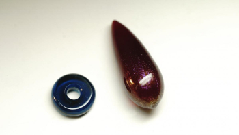 Red drop & Blue donut 立体的なドロップとドーナツのフォルムのオリジナルガラスルースです。 ラフォルム ガラスジュエリー ガラスアクセサリー