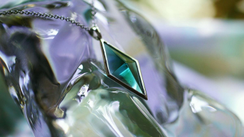 Collaborate Pure dream ～ 神秘なる湖沼 ～ 周囲にSilver925素材のオリジナル金属枠を制作しております。 ラフォルム ガラスジュエリー ガラスアクセサリー