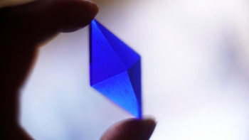Pentahedral stardust universe 五面体のスタイリッシュなピラミッドフォルム。 ラフォルム ガラスジュエリー ガラスアクセサリー