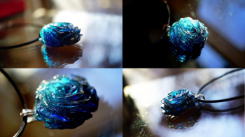 Blue rose ～ Dynamic ～ 見る角度や光の当たり方で多彩な表情をお楽しみいただける逸品。 ラフォルム ガラスジュエリー ガラスアクセサリー
