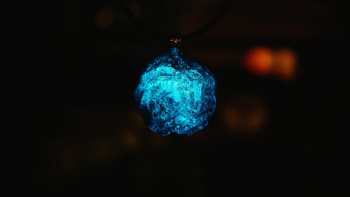 Blue rose ～ Dynamic ～ 全体に光を放つよう何層にも施して表現いたしました。 ラフォルム ガラスジュエリー ガラスアクセサリー