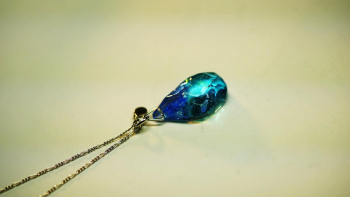 水鏡の結晶Ⅱ 透明感のある美しいアイスロックペンダント。 ラフォルム ガラスジュエリー ガラスアクセサリー