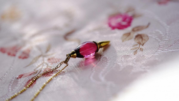 Charming Pendulum ～ Rose Pink ～ 優しいローズピンクの色味。 ラフォルム ガラスジュエリー ガラスアクセサリー