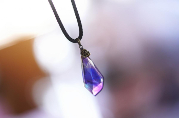 秘洞の薔薇 ～ Bluepurple ～ 透明感のある雰囲気です。 ラフォルム ガラスジュエリー ガラスアクセサリー