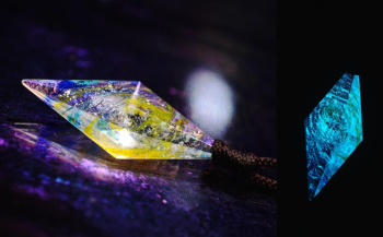 Dreamblue ～ Dynamic galaxy ～ 暗闇では神秘的なブルーの光。 ラフォルム ガラスジュエリー ガラスアクセサリー