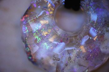SPARKLING FROZEN CIRCLE ～ 煌きの結晶・宇宙のひとしずく～ 表面のアイスロックカットと、美しい煌き。 ラフォルム ガラスジュエリー ガラスアクセサリー