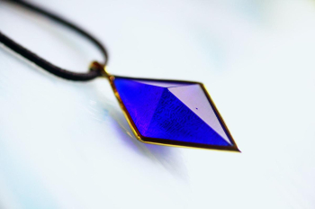 Collaborate Dreamblue ～ Blue Infinity ～ 金属枠はSilver925にゴールドメッキ加工。ガラスの煌めきを引き立てる特別仕様。 ラフォルム ガラスジュエリー ガラスアクセサリー