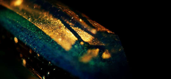 BLUE CRYSTAL ゴールド系やブルー系のラメが全体に入っています。 ラフォルム ガラスジュエリー ガラスアクセサリー