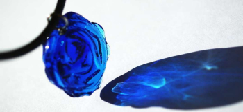 魅惑のBLUE ROSE 青の色合いの美しいコントラスト。 ラフォルム ガラスジュエリー ガラスアクセサリー
