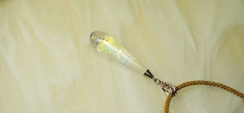 Crystal rain クリアーをベースにしています。フリーサイズで調整も簡単な組み紐付き。 ラフォルム ガラスジュエリー ガラスアクセサリー