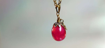 Cute raspberry ガラス内部に「思い出の大切なもの」を封入したメモリアルペンダント。 ラフォルム ガラスジュエリー ガラスアクセサリー