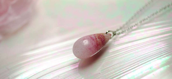 優しさのさくら色 パステルカラーの桜色からホワイト系への優しいグラデーション。 ラフォルム ガラスジュエリー ガラスアクセサリー