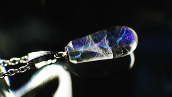 Jewel rain ～ 空に架ける夢 ～ 内部に施した煌きの螺旋が美しいしずくタイプペンダント。 ラフォルム ガラスジュエリー ガラスアクセサリー