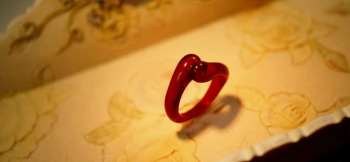 Charming ring トップ部分を交差させたチャーミングなフォルム。 ラフォルム ガラスジュエリー ガラスアクセサリー