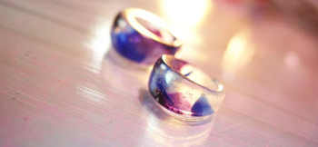 Everlasting Ring ～ 誓い  ～ クリアーをベースに数色の色合いを加え、銀の悪を散らしたデザイン。 ラフォルム ガラスジュエリー ガラスアクセサリー