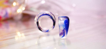 Everlasting Ring ～ 誓い  ～ 側面をカットしたデザイン。 ラフォルム ガラスジュエリー ガラスアクセサリー