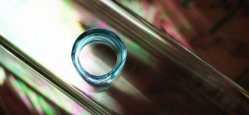 Mystical ring 蛍光灯の光には、優しいブルーの色合いに変化します。 ラフォルム ガラスジュエリー ガラスアクセサリー