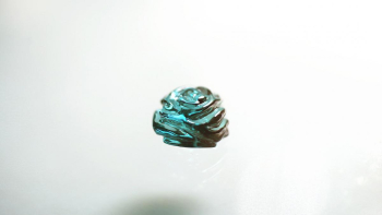 Saphiret Rose 一番大きなトップは、最大直径約17mm程度。青みがかった色味がメインで、少しピンク色が入ります。 ラフォルム ガラスジュエリー ガラスアクセサリー