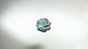 Saphiret Rose こちらは直径12mm程度。青みの中にピンクが入った神秘的な色味です。 ラフォルム ガラスジュエリー ガラスアクセサリー
