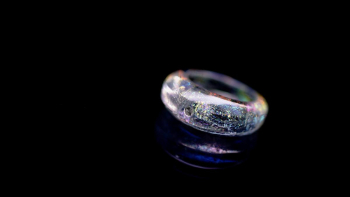 星空に煌く永遠の愛 世界にひとつ、煌きを閉じ込めたエンゲージリングが完成いたしました。 ラフォルム ガラスジュエリー ガラスアクセサリー