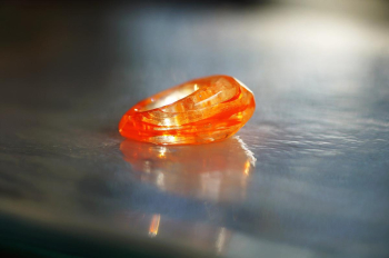 Shining energy crystal 見る角度や光の当たり方で多彩な表情が楽しめるオーダーメイドアイスロックリング。 ラフォルム ガラスジュエリー ガラスアクセサリー