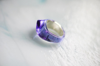 Eternal Harmony ～ Violet Reflection ～ 破損されたガラスリングを整え、内側にシルバーリングを作成し世界にひとつのコラボレーションリングに仕上げました。 ラフォルム ガラスジュエリー ガラスアクセサリー