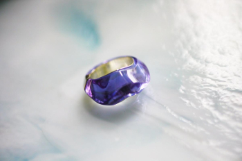 Eternal Harmony ～ Violet Reflection ～ 厚みのあるガラスと金属の融合が、手仕事の温もりを感じさせます。 ラフォルム ガラスジュエリー ガラスアクセサリー