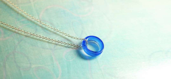 Baby ring ～ 真実の青 ～ とても小さな(約3号)のリングペンダントです♪お好きなチェーンやコードなどを通してお使いいただけます。 ラフォルム ガラスジュエリー ガラスアクセサリー