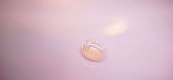 薄紅色の宇宙 淡いエルビウムピンクがベースカラー。 ラフォルム ガラスジュエリー ガラスアクセサリー