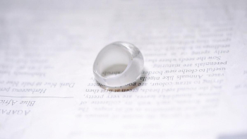 Snow ring 丸みのあるふっくらとした形状です。 ラフォルム ガラスジュエリー ガラスアクセサリー