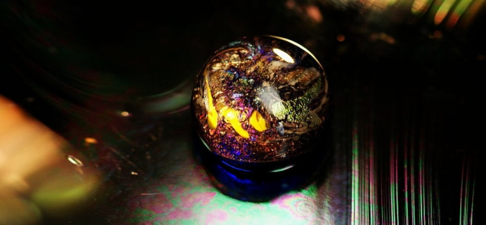 ラフォルム ガラスジュエリー ガラスアクセサリー 銀河の珠玉 ～ Big Bang ～ 宇宙の始まりに起きたという大爆発・ビッグバン。果てしなく広がり続ける大宇宙には、まだ知られていない多くの神秘が秘められています。美しい色合いの光を放つ様々な銀河…