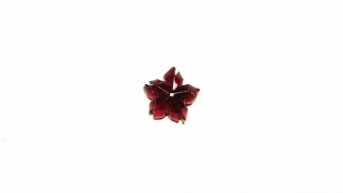 ラフォルム ガラスジュエリー ガラスアクセサリー 瑠璃の一輪桜・夜桜010(単色仕様)★ペンダント、ピアス・イヤリング、リングなどに仕立ててお届けします♪ 深いワインレッドに染まった一輪は、静かで落ち着いた大人の品格をまとった佇まい。単色でありなが…