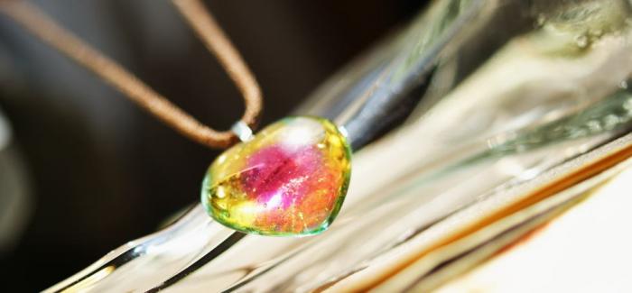 ラフォルム ガラスジュエリー ガラスアクセサリー Aqua jewel heart 「ウォーターメロントルマリン」という原石の色合いをイメージしたハート型ネックレス。「ウォーターメロントルマリン」の可愛らしい色合いをイメージして、表裏共ふっくらした…