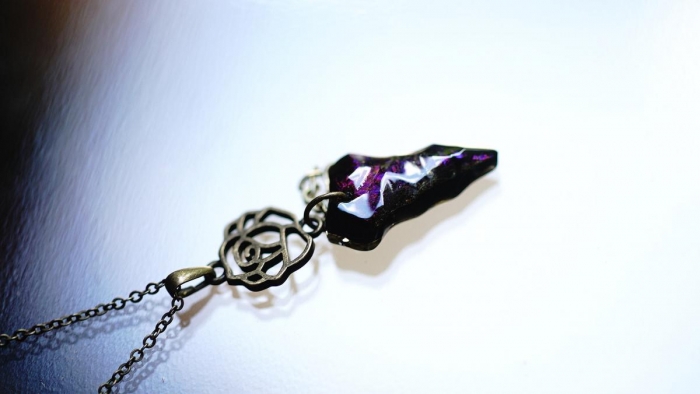 ラフォルム ガラスジュエリー ガラスアクセサリー Black rose thorn MINI 黒薔薇の棘が妖しく煌く、美しいオリジナルガラスペンダント『Black rose thorn』を一回り小ぶりサイズで再現したオリジナル作品が完成いたしました…