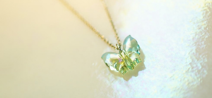 ラフォルム ガラスジュエリー ガラスアクセサリー Pure Morpho MINI 『Pure Morpho』を小ぶりにしたミニサイズ。優しい色合いと透明感が魅力的なモルフォチョウタイプのペンダント。クリアーをベースに淡いブルー系やラベンダー系、イ…
