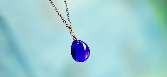 ラフォルム ガラスジュエリー ガラスアクセサリー Deep Sea berry ～ 結実 ～ シンプルで丸みのあるベリーのような、小ぶりで可愛らしいコバルトブルーの単色ドロップタイプペンダントです♪