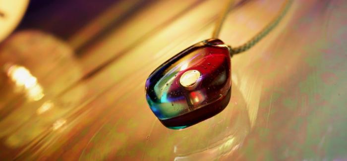 ラフォルム ガラスジュエリー ガラスアクセサリー Precious dream of Opal かわいらしいライトピンクとやさしい色合いのアクアマリンブルーを使用しました。表面のクリアーを厚めにしましたので、ガラス本来の滑らかな美しさを表現できまし…