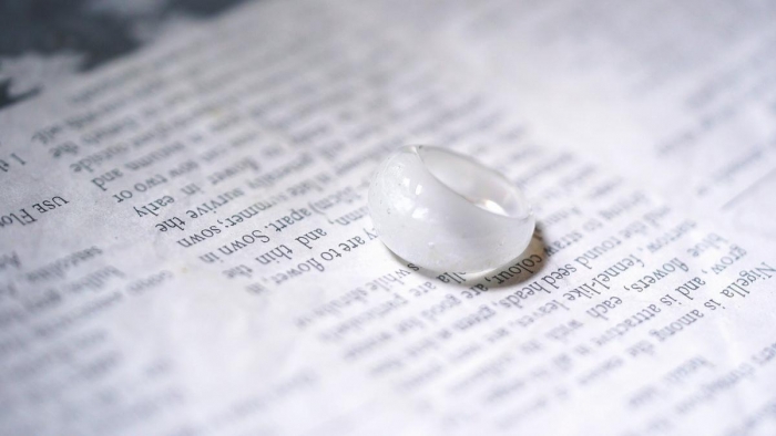 ラフォルム ガラスジュエリー ガラスアクセサリー Snow ring 雪のように真っ白でふんわり♪優しい煌きを閉じ込めたふっくらと丸みのある世界にひとつ・小指サイズのピンキーリング。
