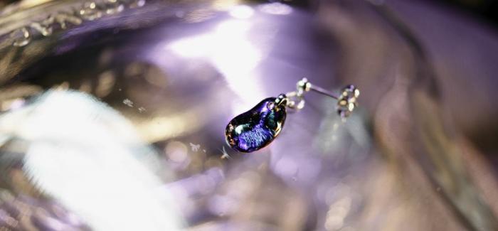 ラフォルム ガラスジュエリー ガラスアクセサリー BLACK BEAN ブラックベースに、シルバーのラメを施しました。可愛らしくまたシックでカッコいい片耳用ピアスです。