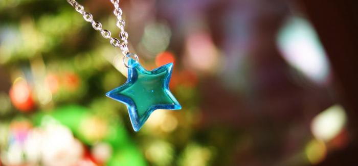 ラフォルム ガラスジュエリー ガラスアクセサリー Blue purestar 透明感のある美しいターコイズブルーを使用した、星タイプネックレス。お好きな色に変更すれば、ご自分だけのイメージに仕上がります。