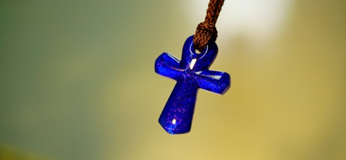 ラフォルム ガラスジュエリー ガラスアクセサリー Revive Ankh 古代エジプトで生命の象徴とされた神聖な文字「アンク」。そのフォルムをモチーフにした美しいペンダントです。深く神秘的なコバルトブルーをベースに、美しい煌きと暗闇での光をお楽しみ…