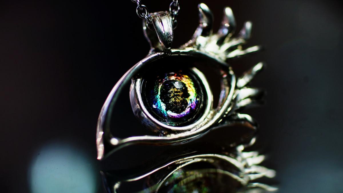 Mysterious eyes like the universe.