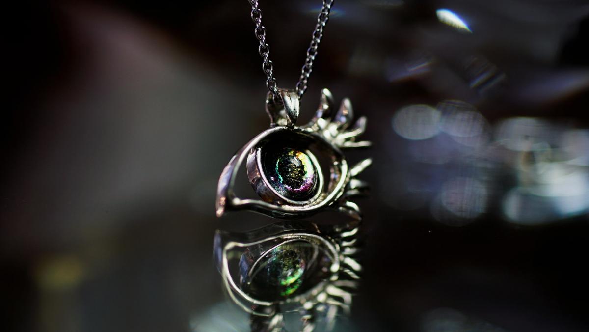 Mysterious eyes like the universe. ラフォルム ガラスジュエリー ガラスアクセサリー