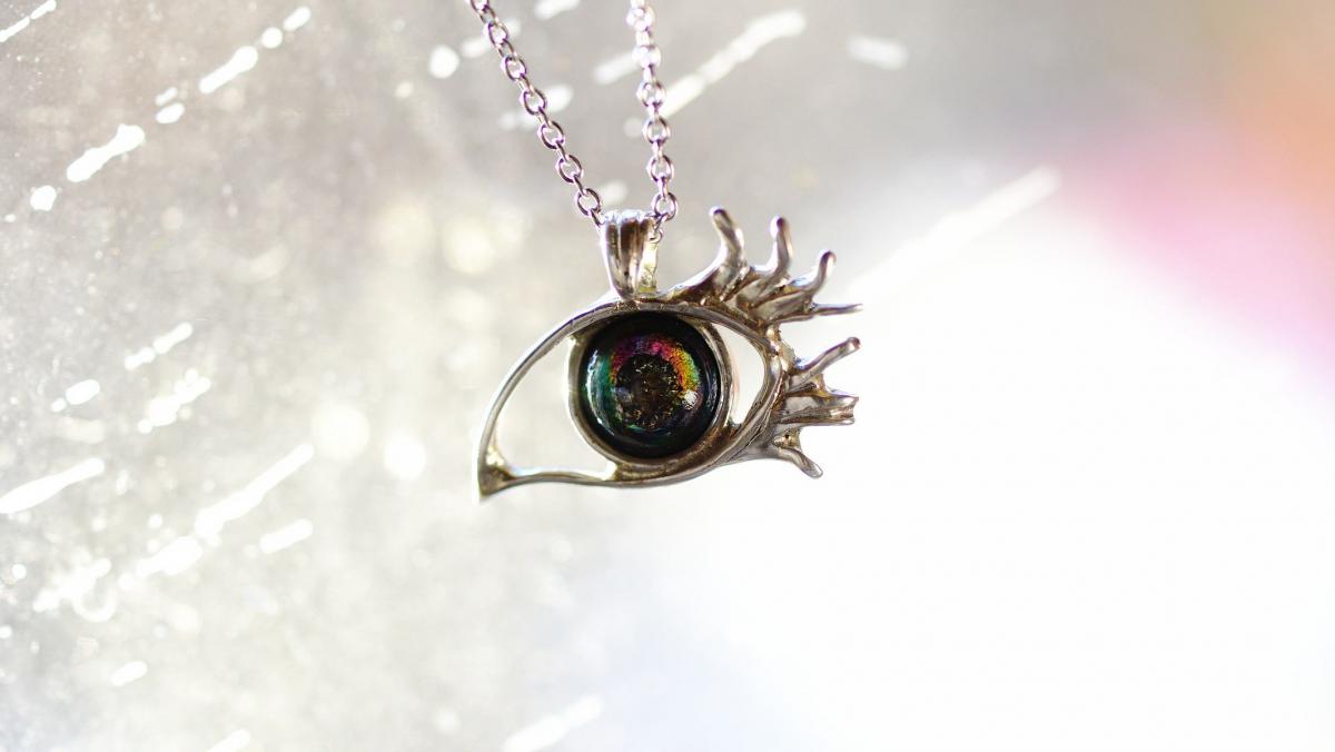 Mysterious eyes like the universe. ラフォルム ガラスジュエリー ガラスアクセサリー
